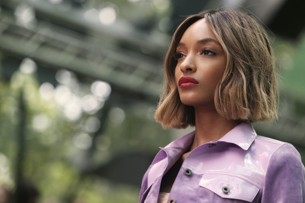 Il LOB sulla testa della modella che sfila per Burberry Prorsum P/E 2015