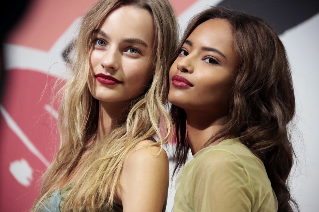 Beach waves per le modelle di Burberry Prorsum P/E 2015