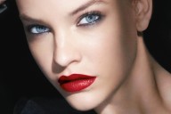 armani-beauty-visual_barbara-palvin_lip-power_credit-david-sims